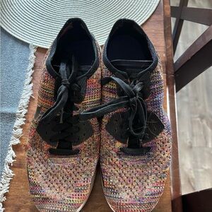 Nike Black Athletic Shoes with Cushioned Sole and Breathable Design